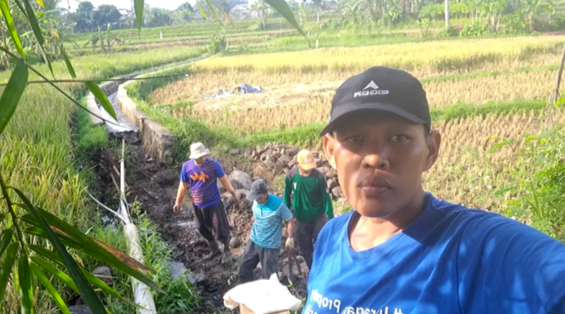 Anggota DPRD Sukabumi Berkolaborasi dengan Warga Perbaiki Saluran Air untuk Petani